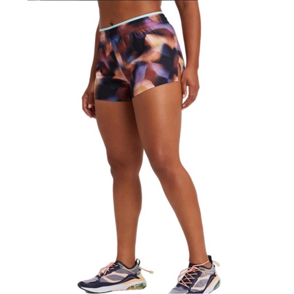 NWT Fabletics Breathe Run Shorts in Meltdown/crystal wave/reflective silver XS - Picture 2 of 7